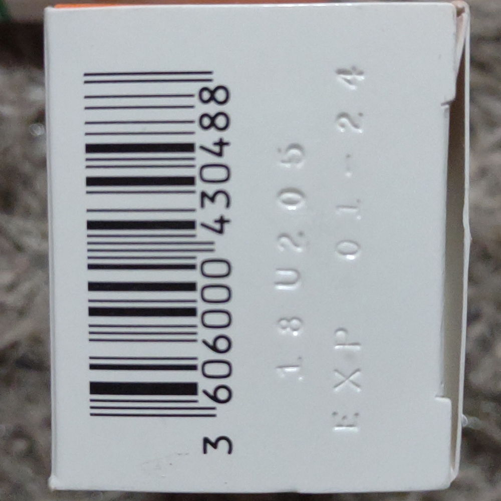 La Roche-Posay Anthelios Clear Skin Dry Touch Sunscreen FACE SPF 60 - Picture 3 of 3
